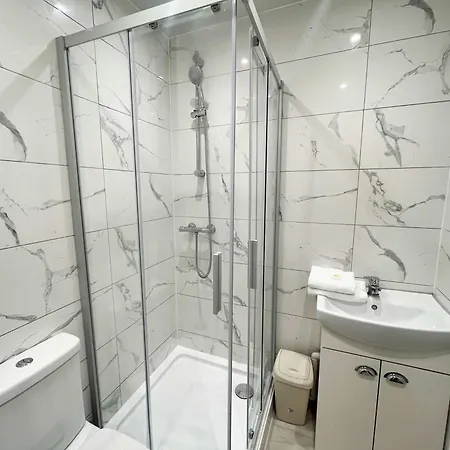 Two Bedroom Ground Floor Flat With Outdoor Space