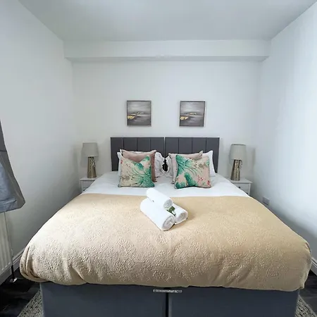 Lägenhet Two Bedroom Ground Floor Flat With Outdoor Space Bristol